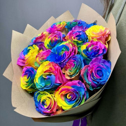 17 радужных роз